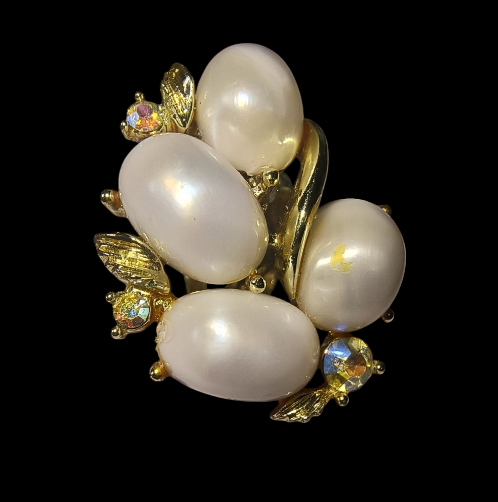 Vintage Lisner Faux Pearl & Rhinestone Clip-on Earrings - Picture 8 of 9
